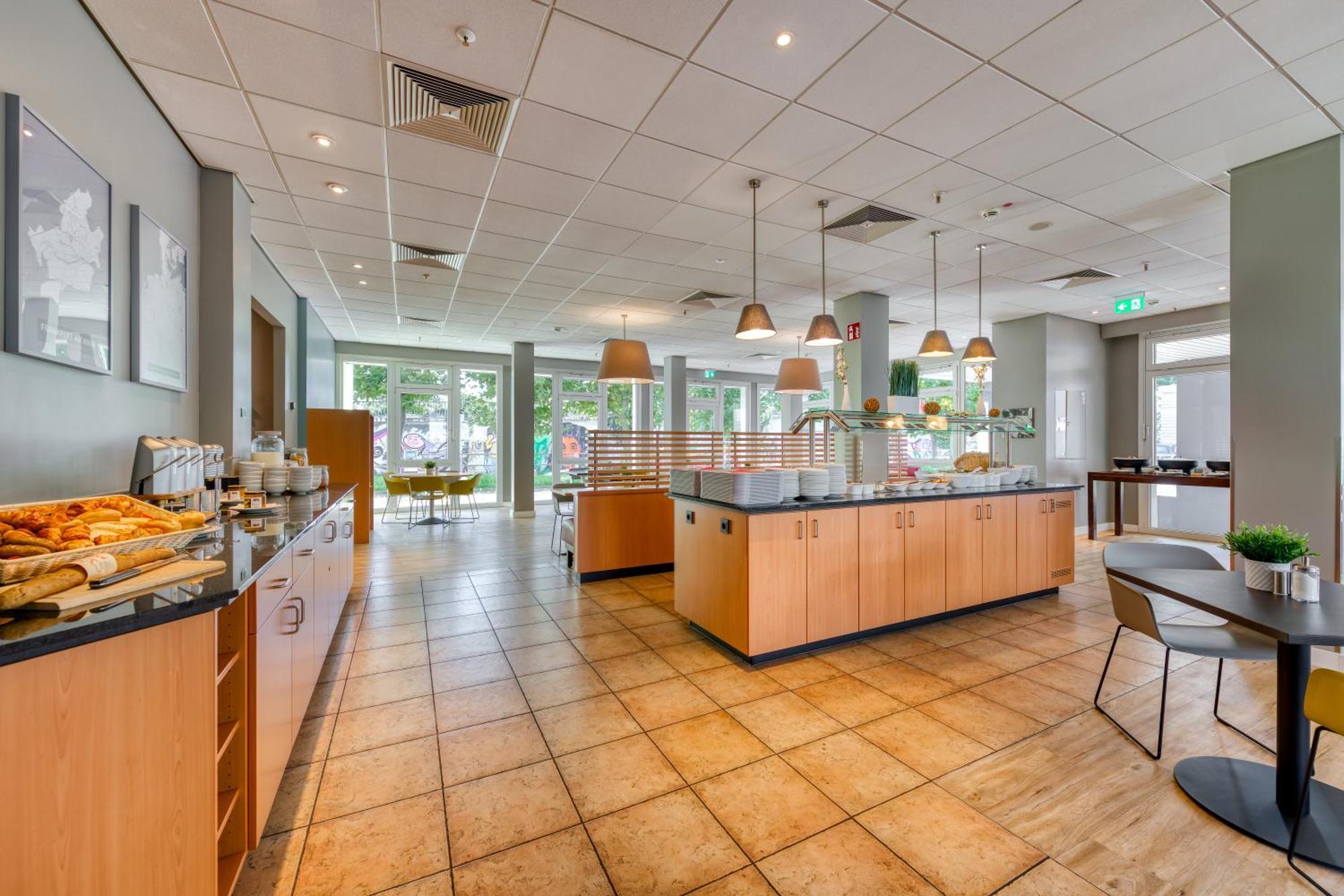 Hotel Ibis Frankfurt Messe West 3*